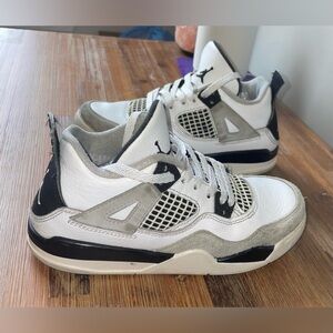 Jordan 4s